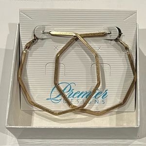 NWT Premier Designs - Structured gold tone earring